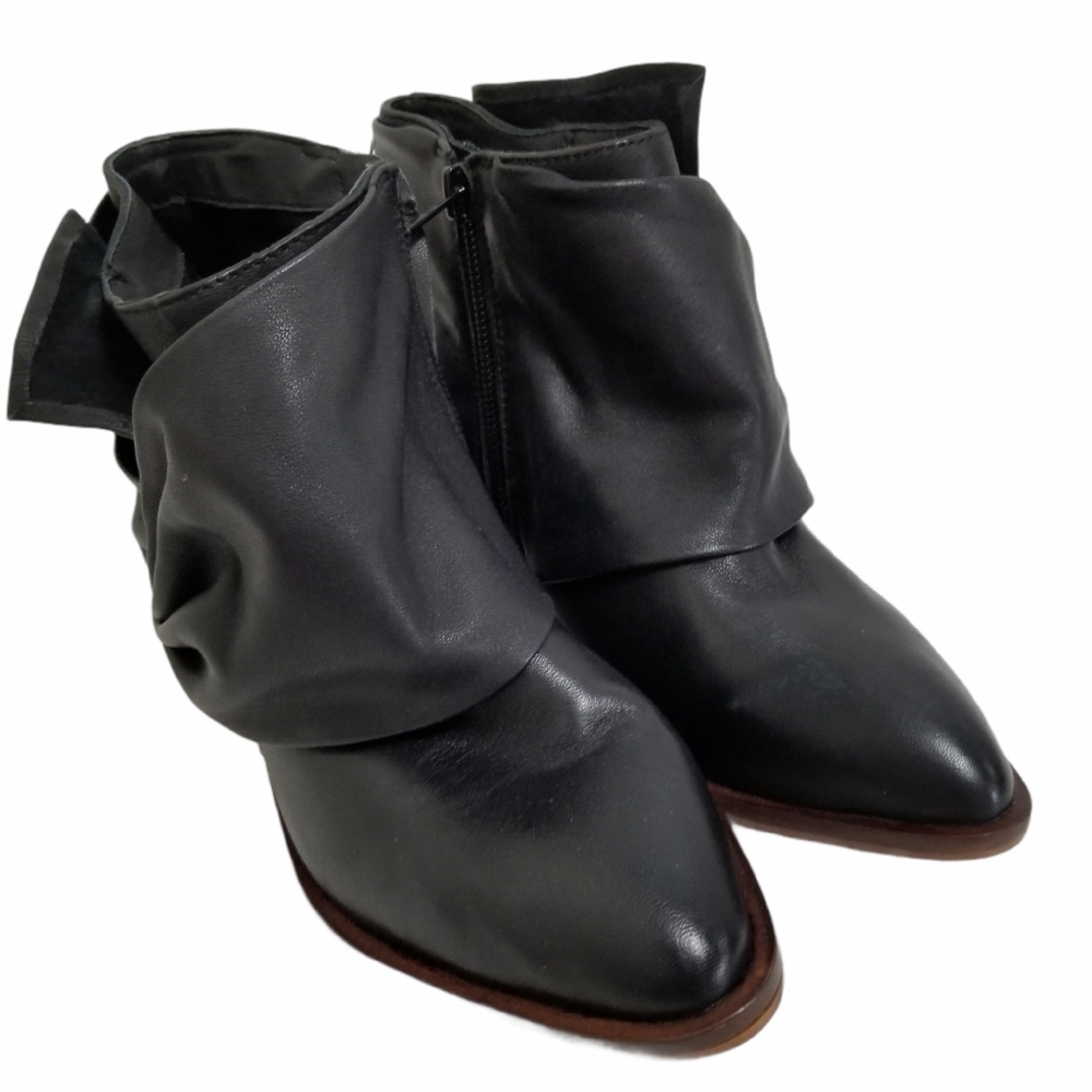 Sole Society leather booties sz 5.5